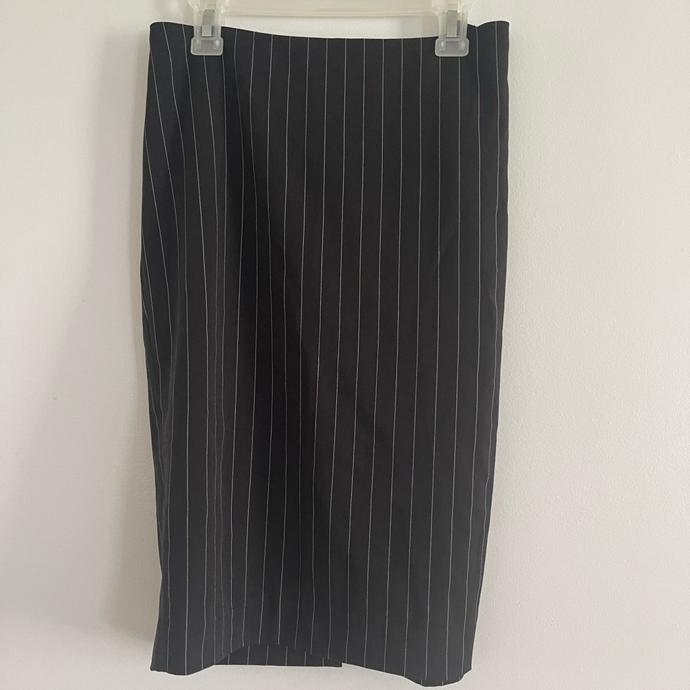 Pin stripe skirt! 🖤🤍
